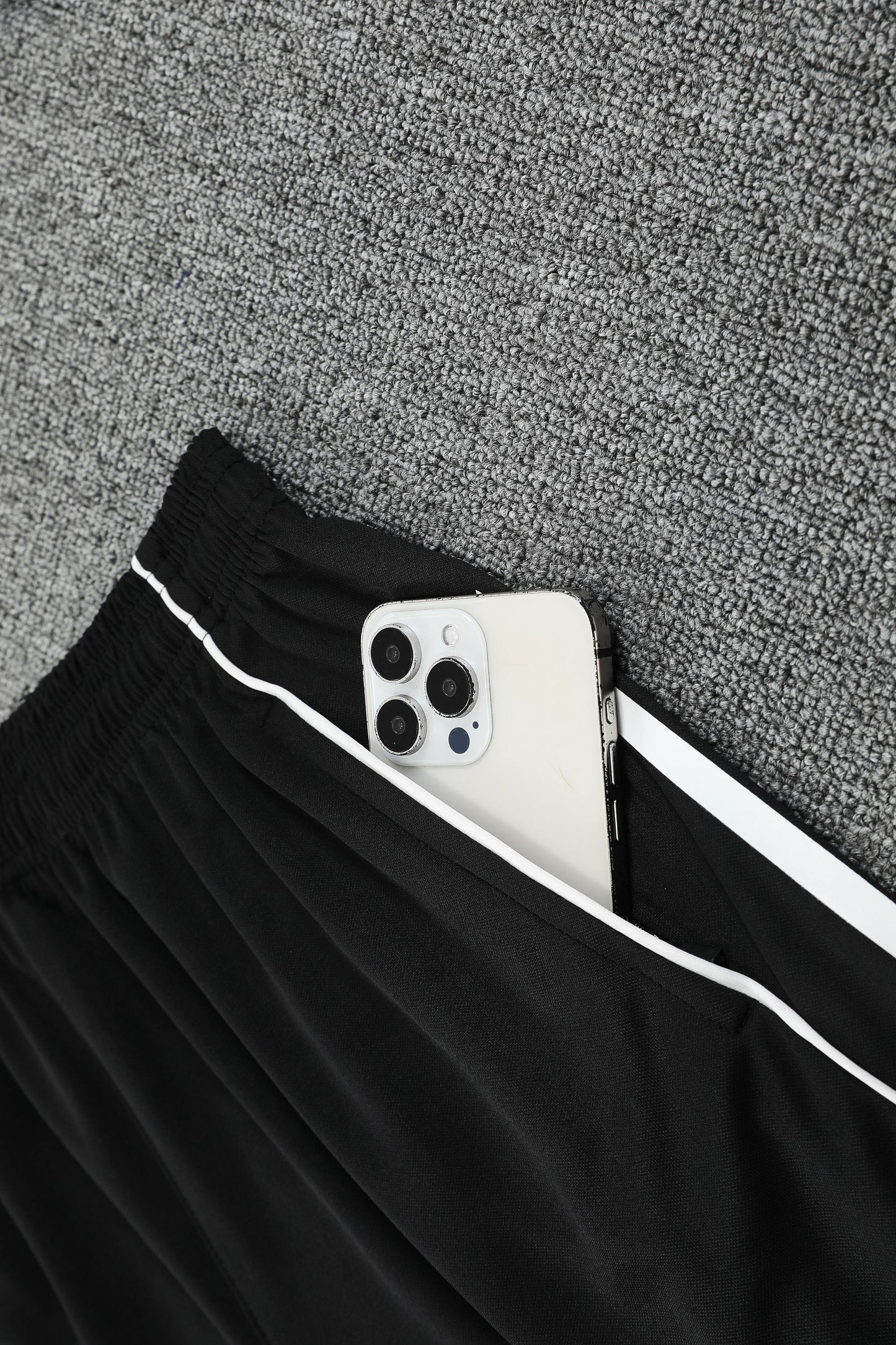 Real Madrid Bianco e Nero completo con canottiera 2025/26