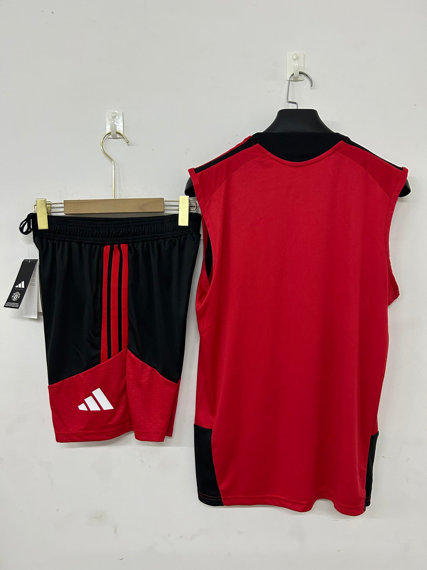 Manchester United rosso completo con canottiera
