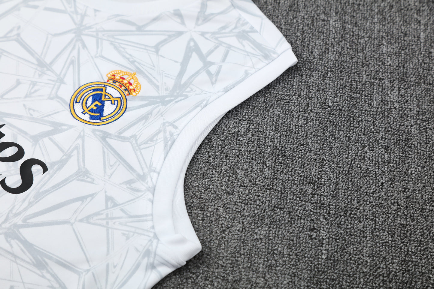 Real Madrid completo con canottiera 2025/26