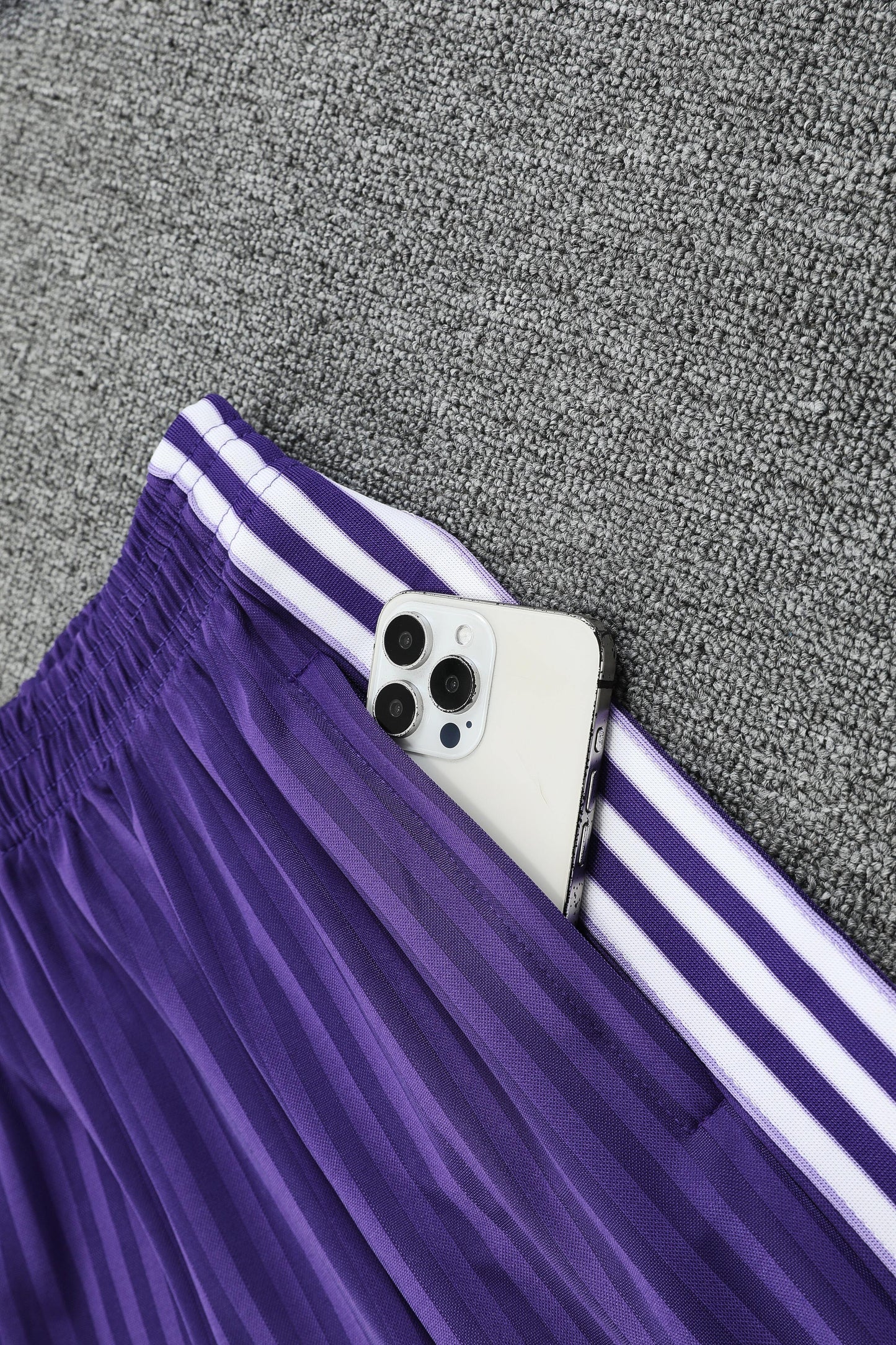Real Madrid Bianco e Viola completo con canottiera 2025/26