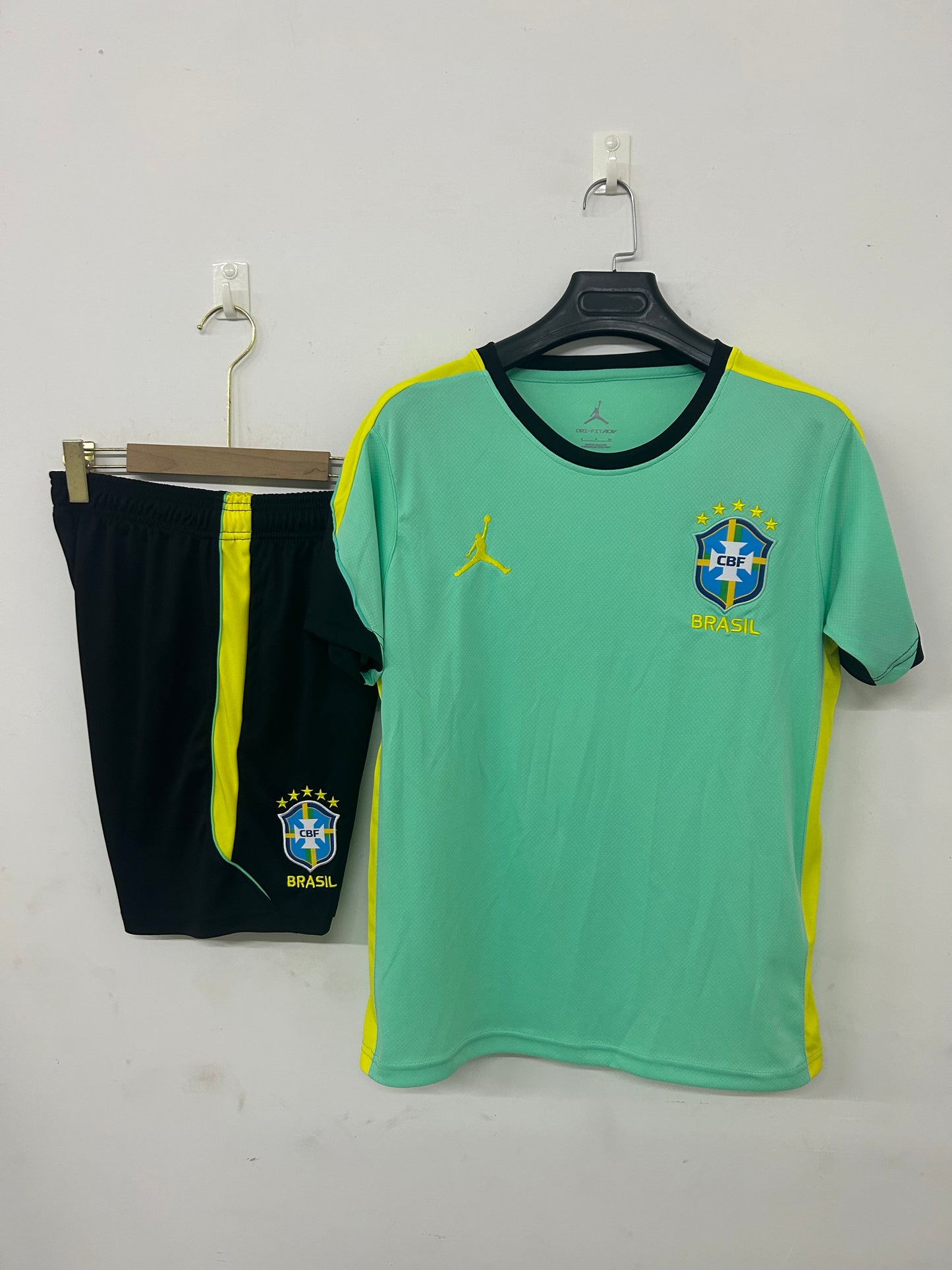 Brasile completo verde 26-27