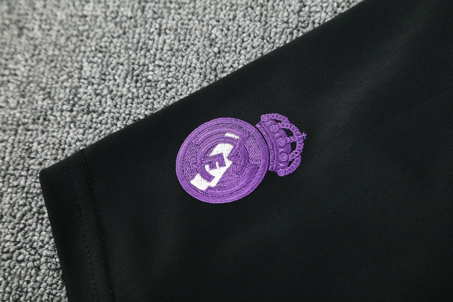 Real Madrid nero logo completo con canottiera 2026