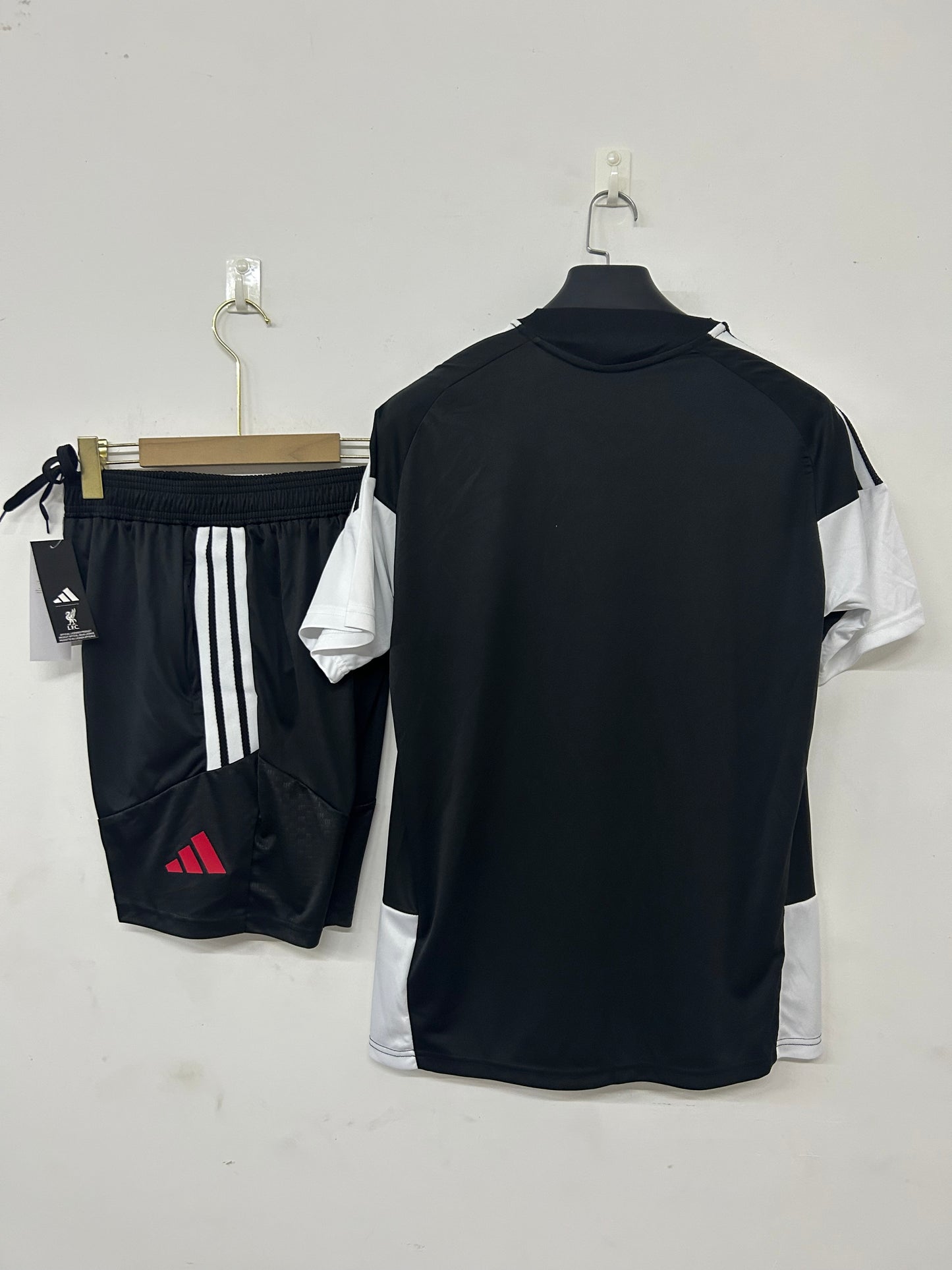 Liverpool completo 26-27  black