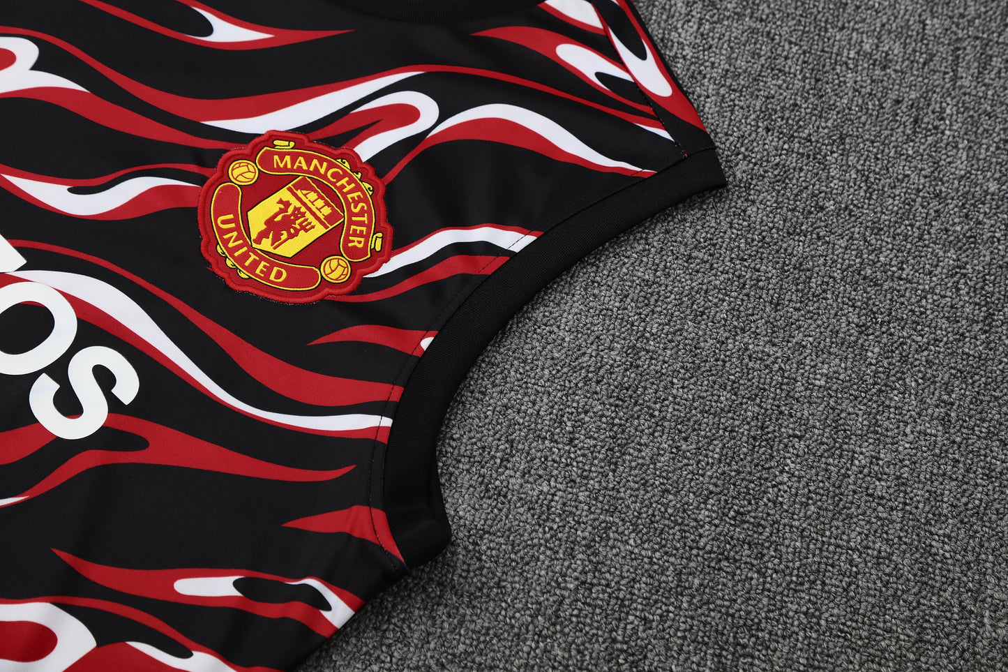 Manchester United fantasy completo con canottiera 2025/26