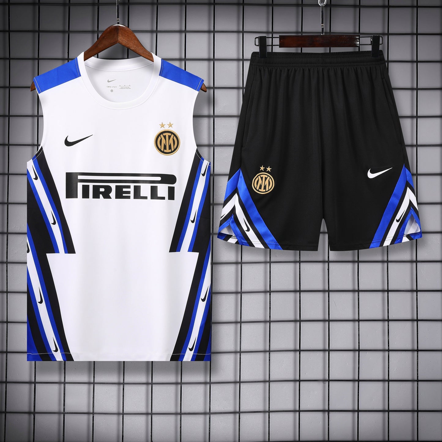 Inter bianco strisce completo con canottiera