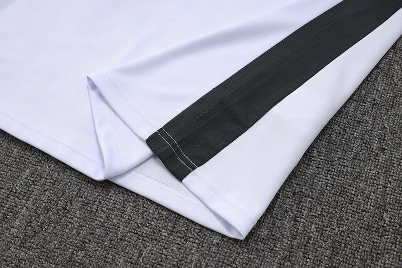 Tuta Sport Bianco e colletto Nero