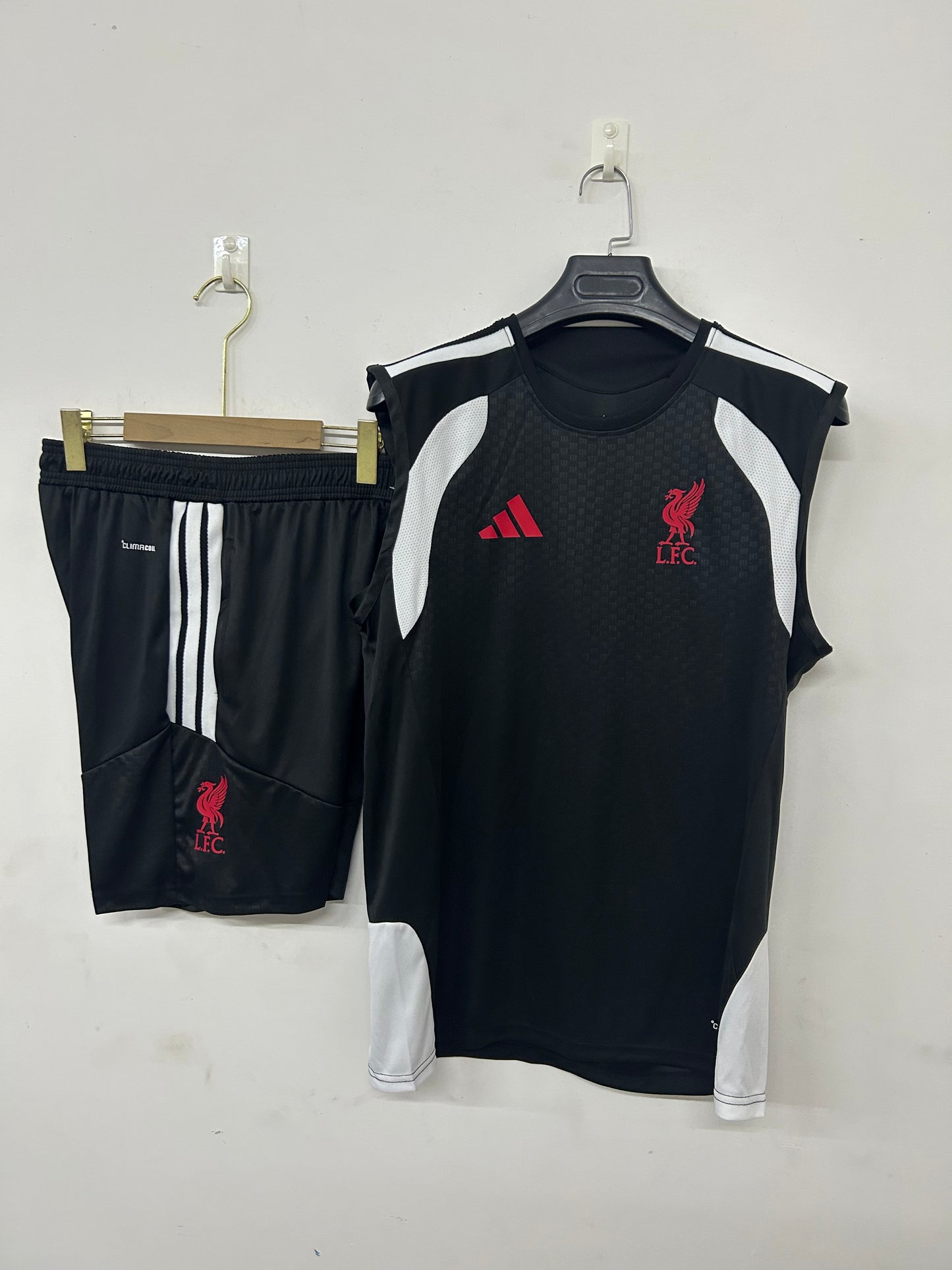 Liverpool completo black con canottiera