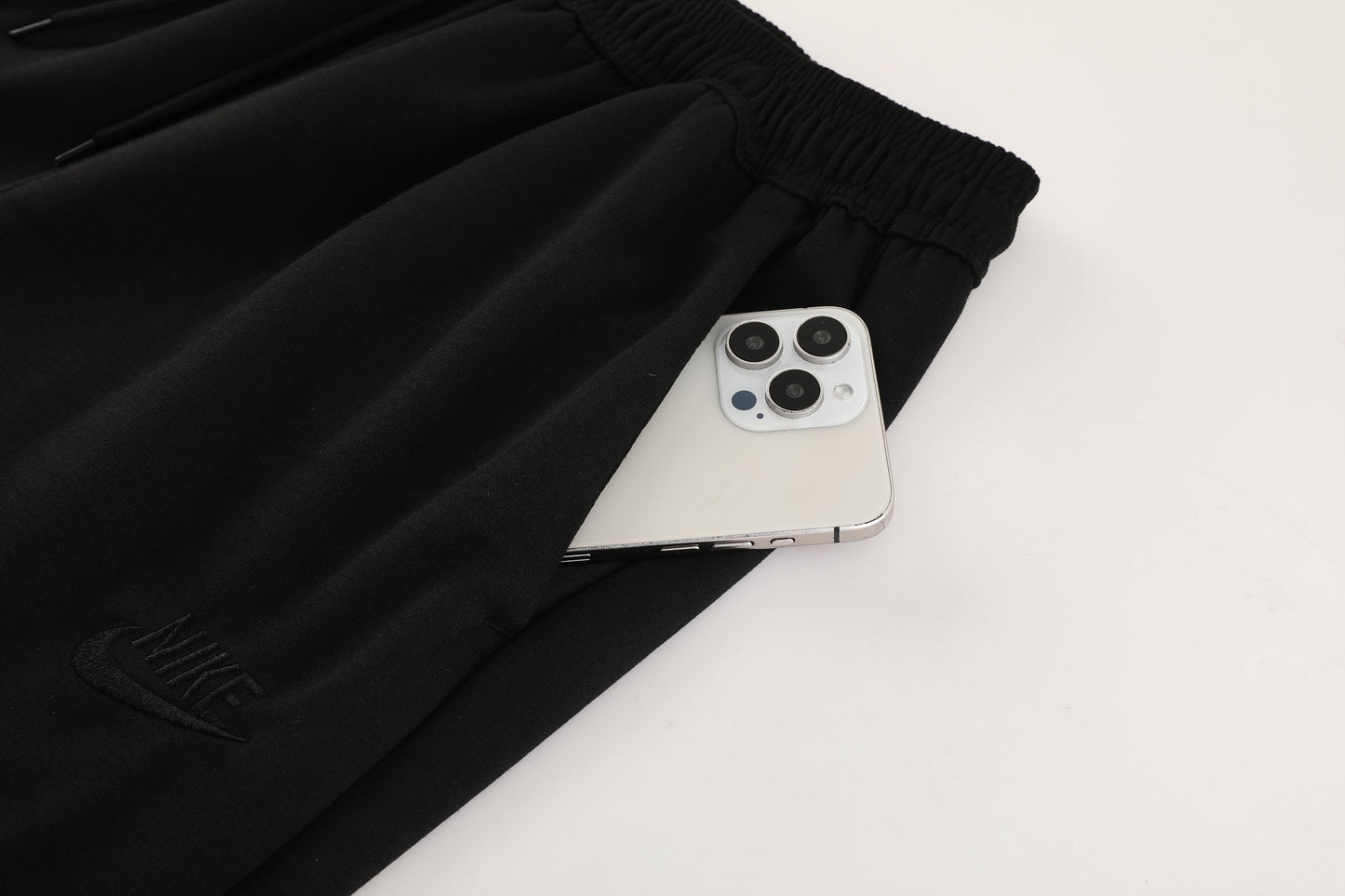 Tuta Sport nero con cappuccio