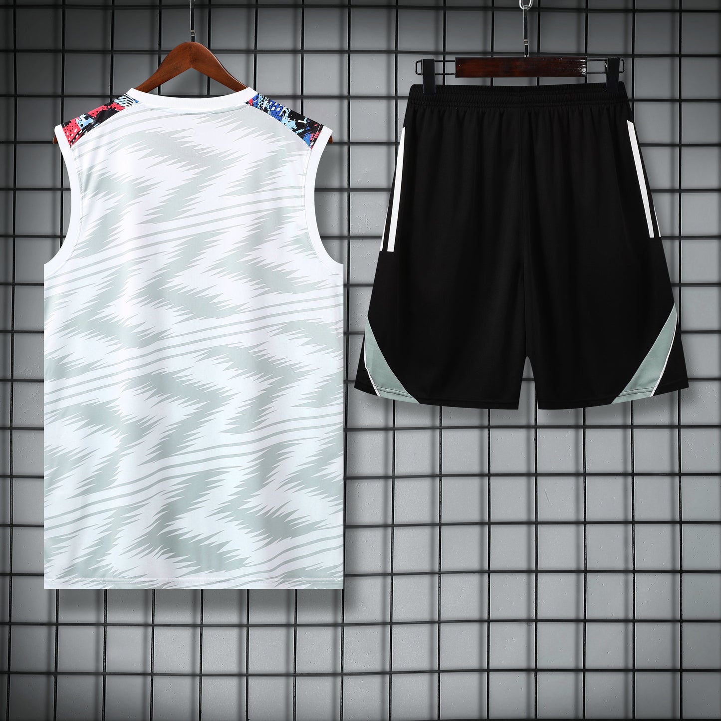 Real Madrid bianco fantasy scuro completo con canottiera