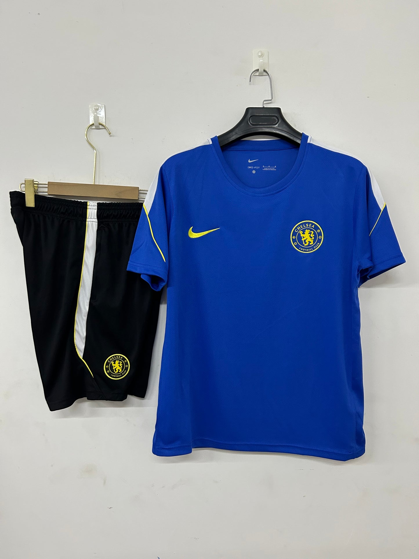Chelsea completo blu  26-27