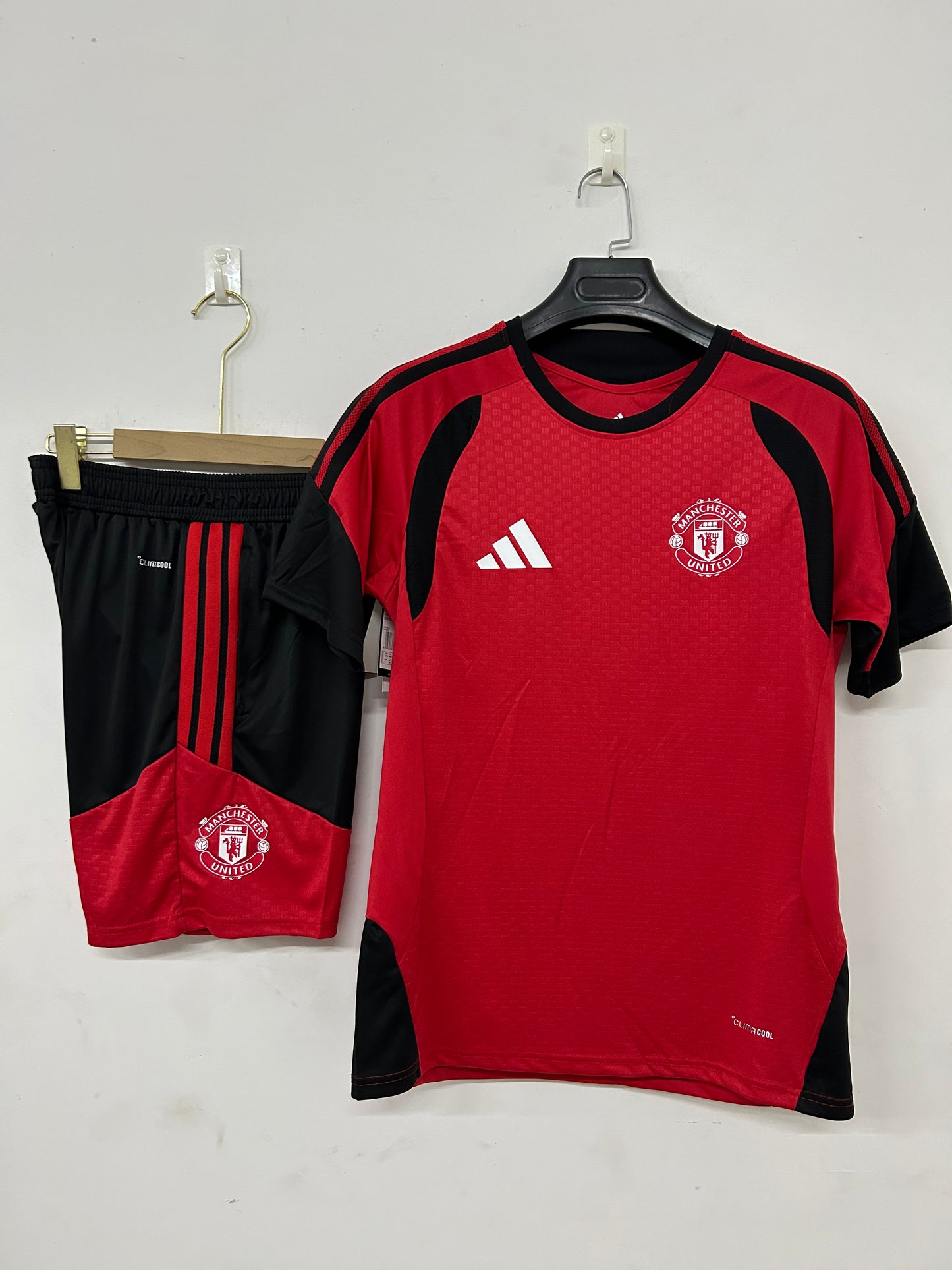 Manchester United rosso completo 26-27