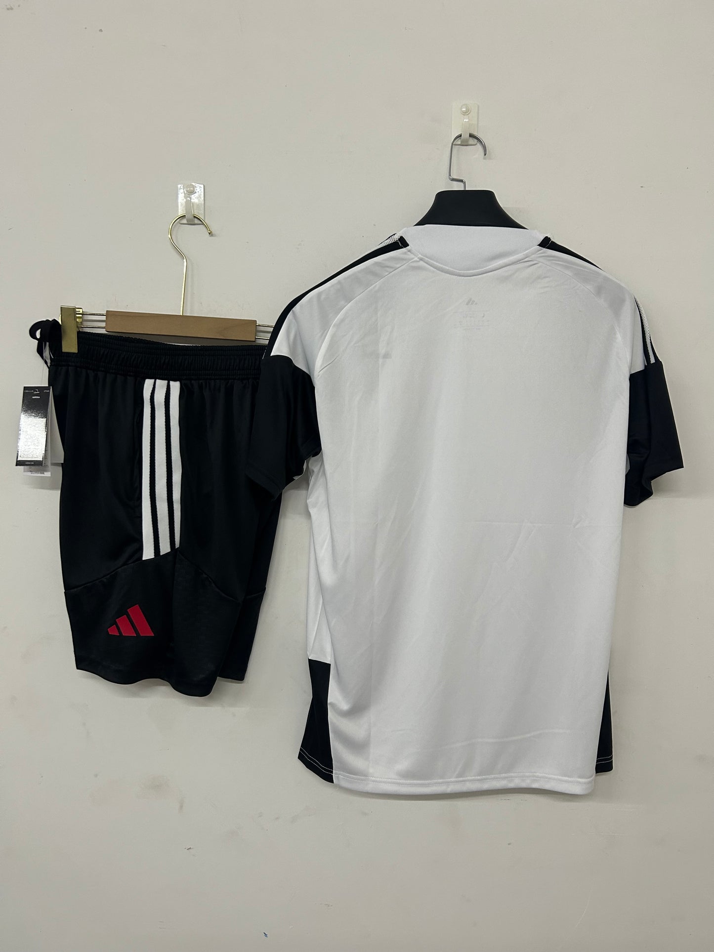 Liverpool completo 26-27  white