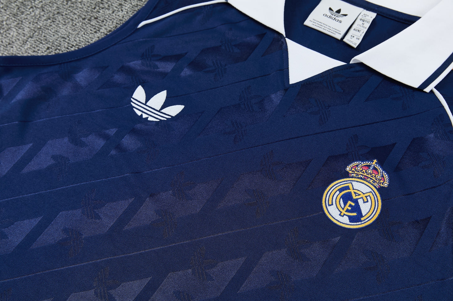 Real Madrid completo 2026-2027 con canottiera blu