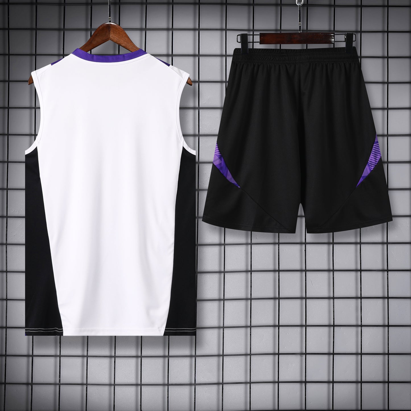 Real madrid whyte and black completo con canottiera