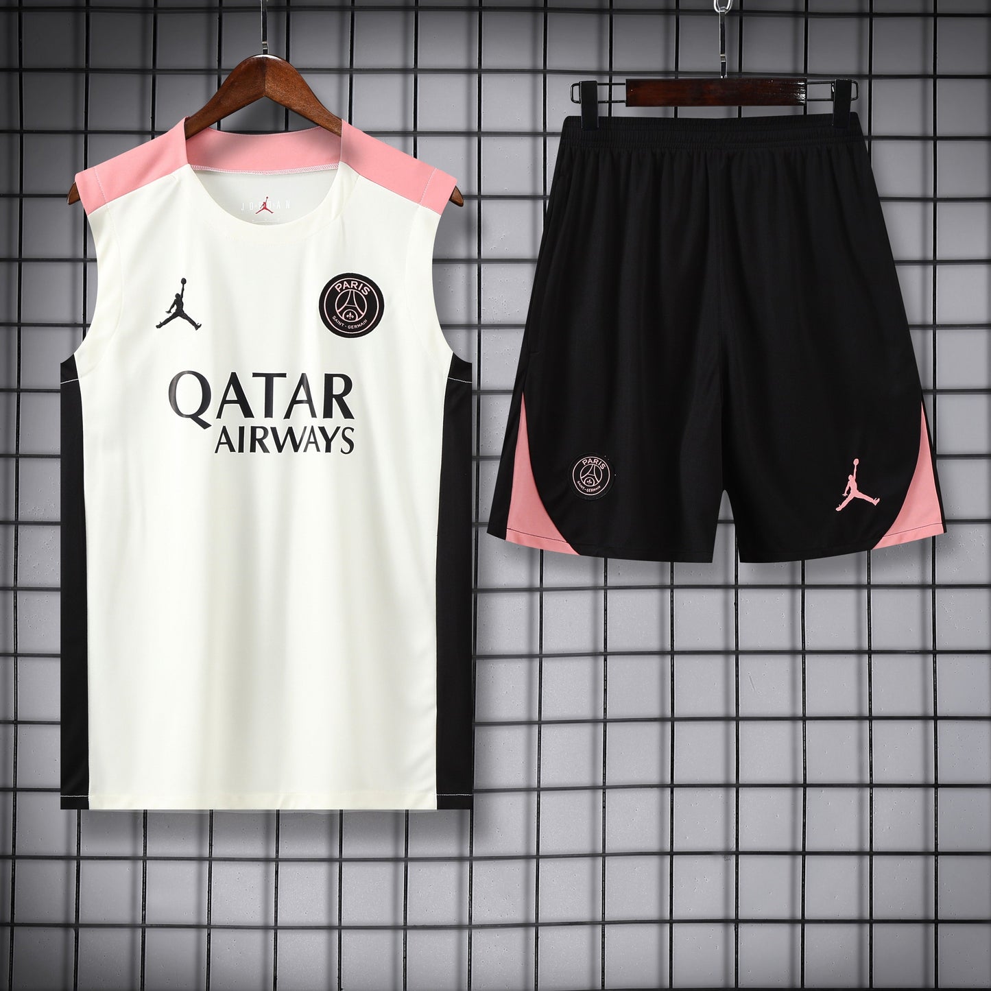 Paris Bianco e rosa completo con canottiera