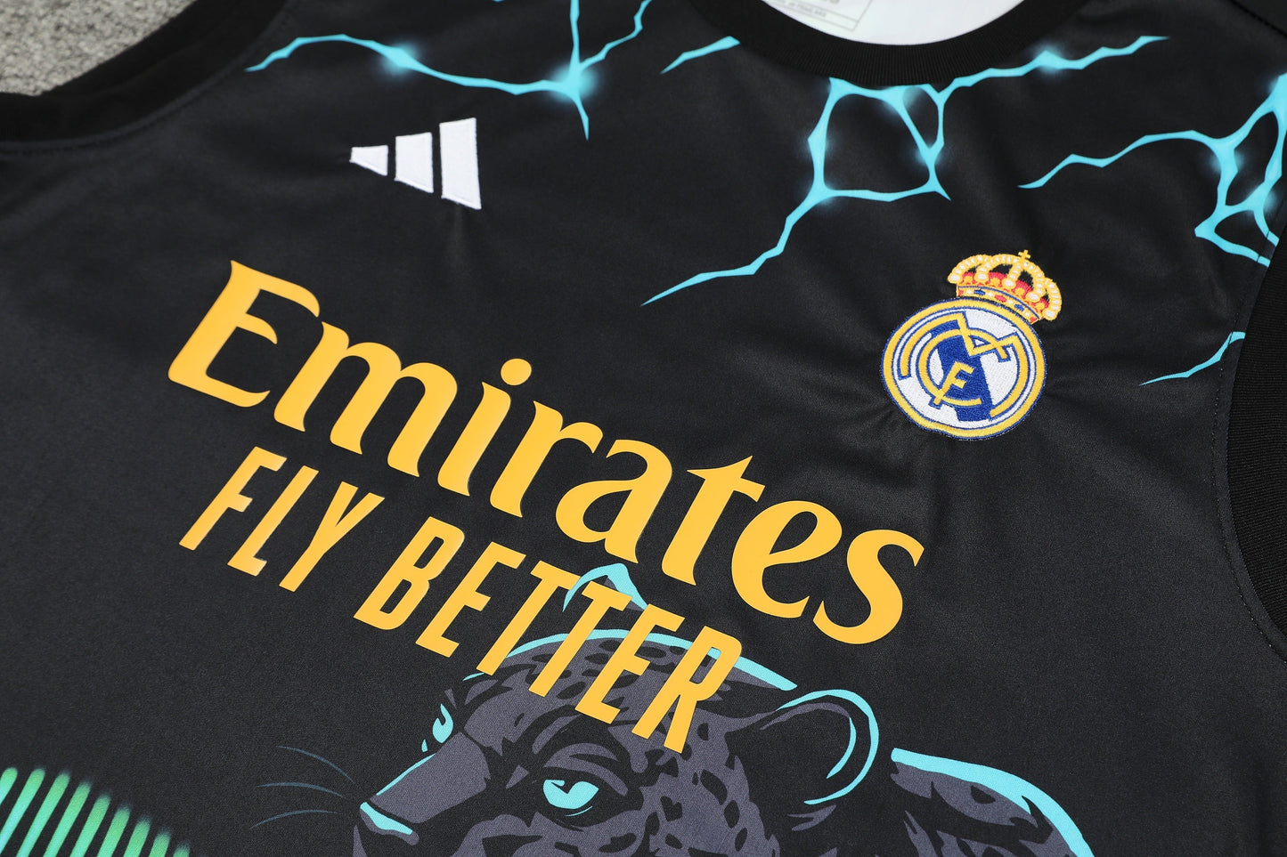 Real Madrid pantera completo con canottiera