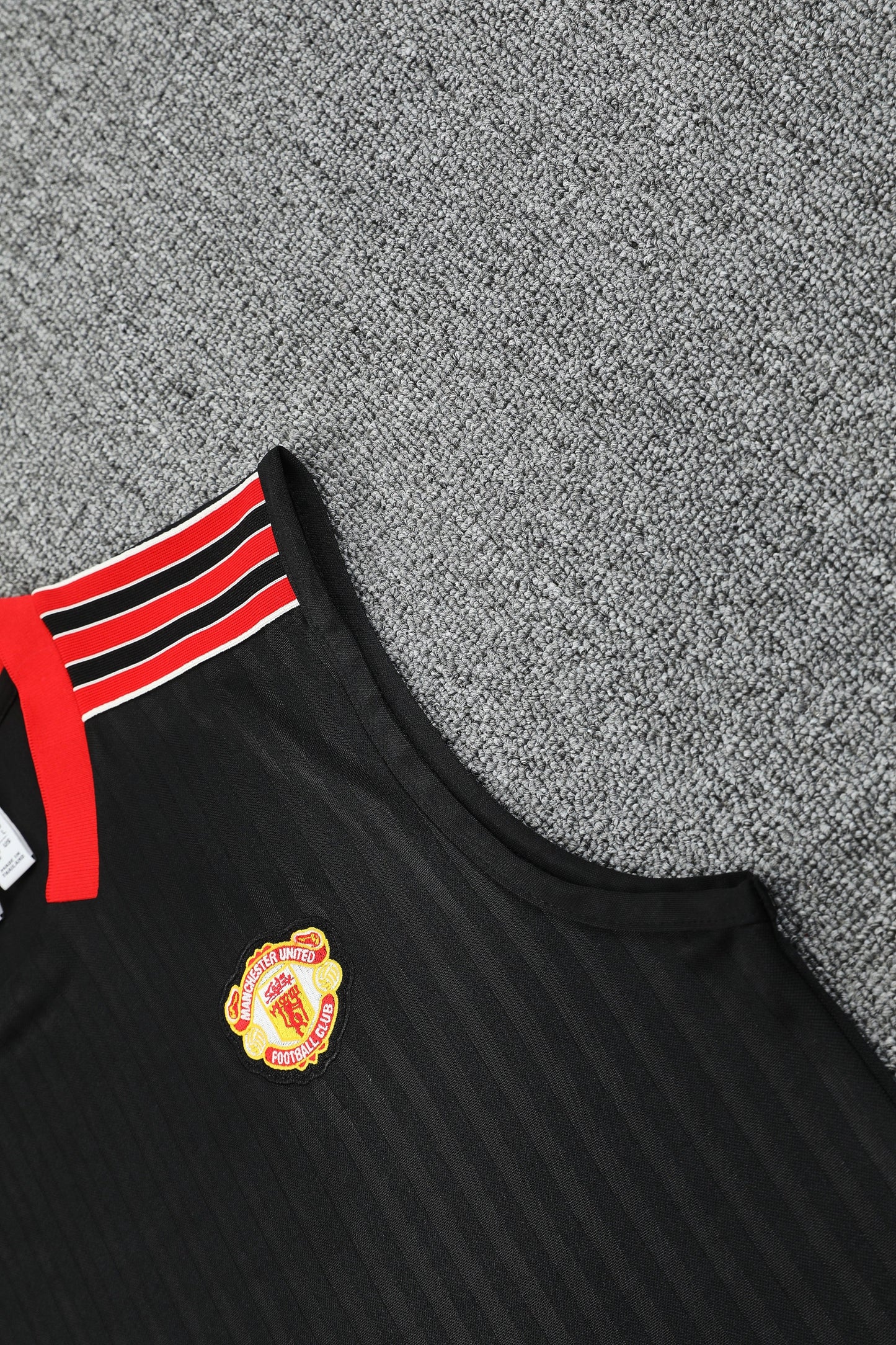 Manchester United Nero completo con canottiera 2025/26