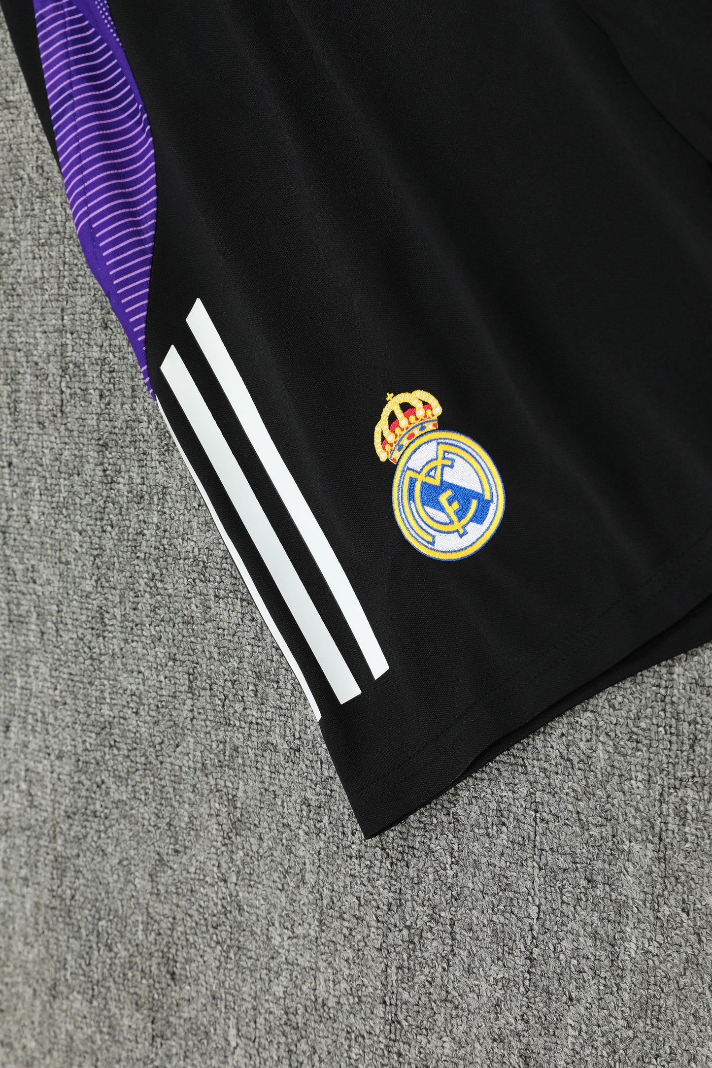 Real Madrid bianco e viola 2025