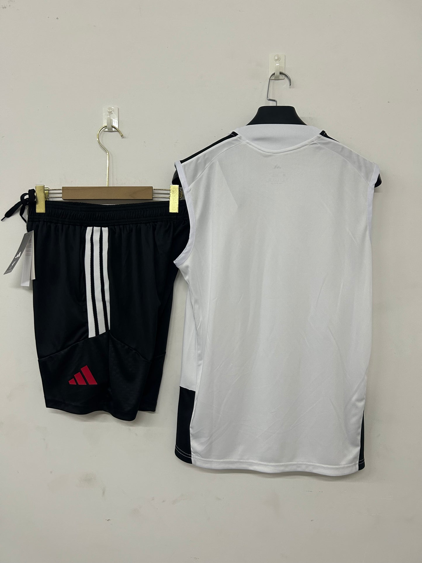 Liverpool completo white con canottiera